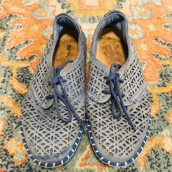 EARTH SHOES Sapphire Blue Nubuck Suede Perforated Relief Pod Shoes Women's 7B - Picture 3 of 9